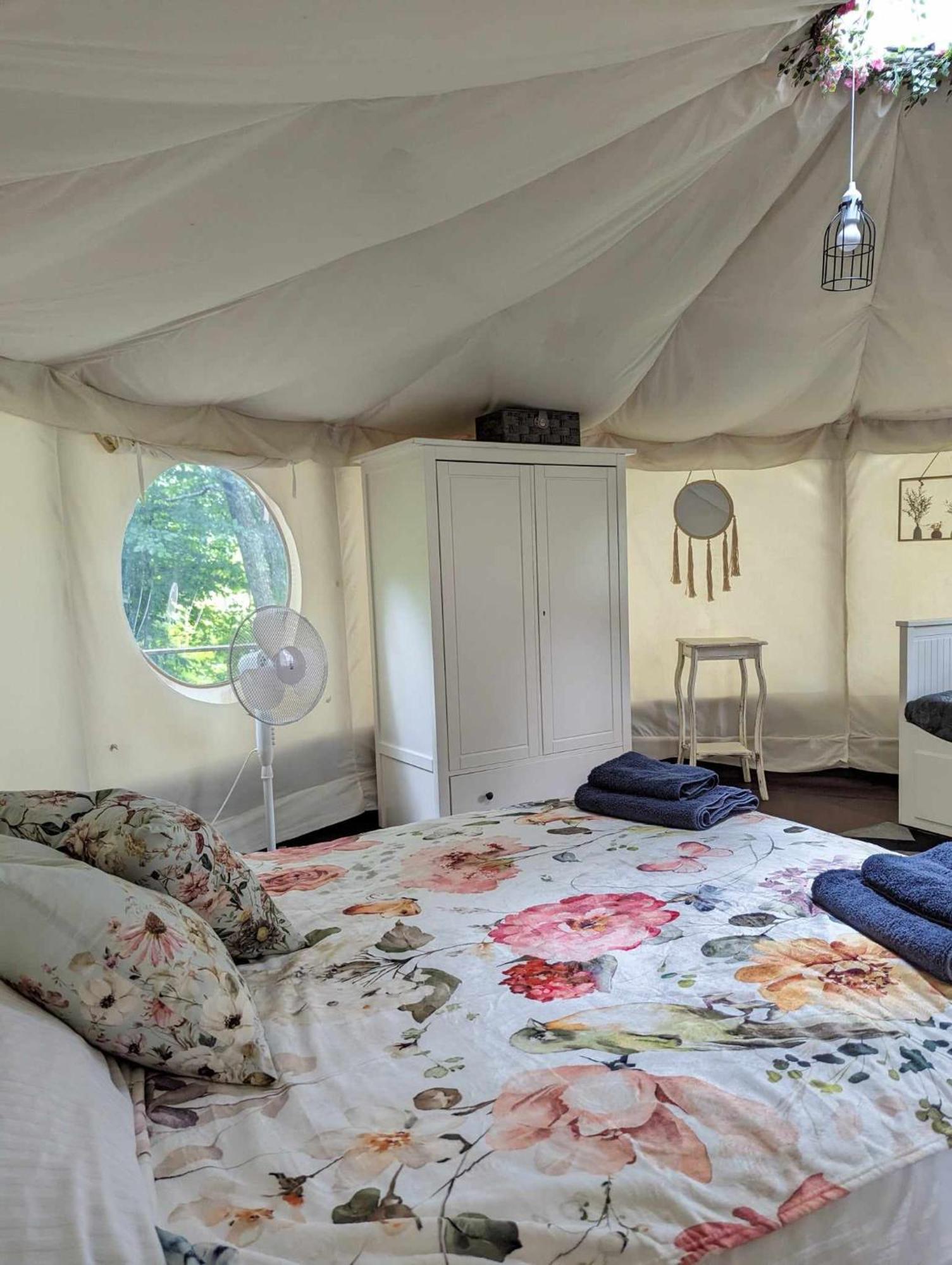 Hotel Luxury Glamping @Moulin des Forges à Moutier-Malcard Extérieur photo